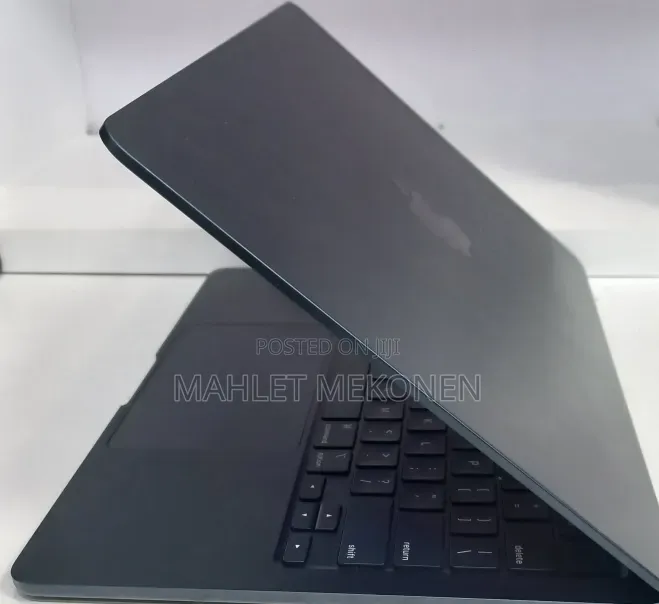 New Laptop Apple MacBook Air 2022 M2 8GB Apple M2 SSD 256GB