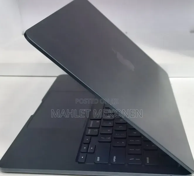 New Laptop Apple MacBook Air 2022 M2 8GB Apple M2 SSD 256GB