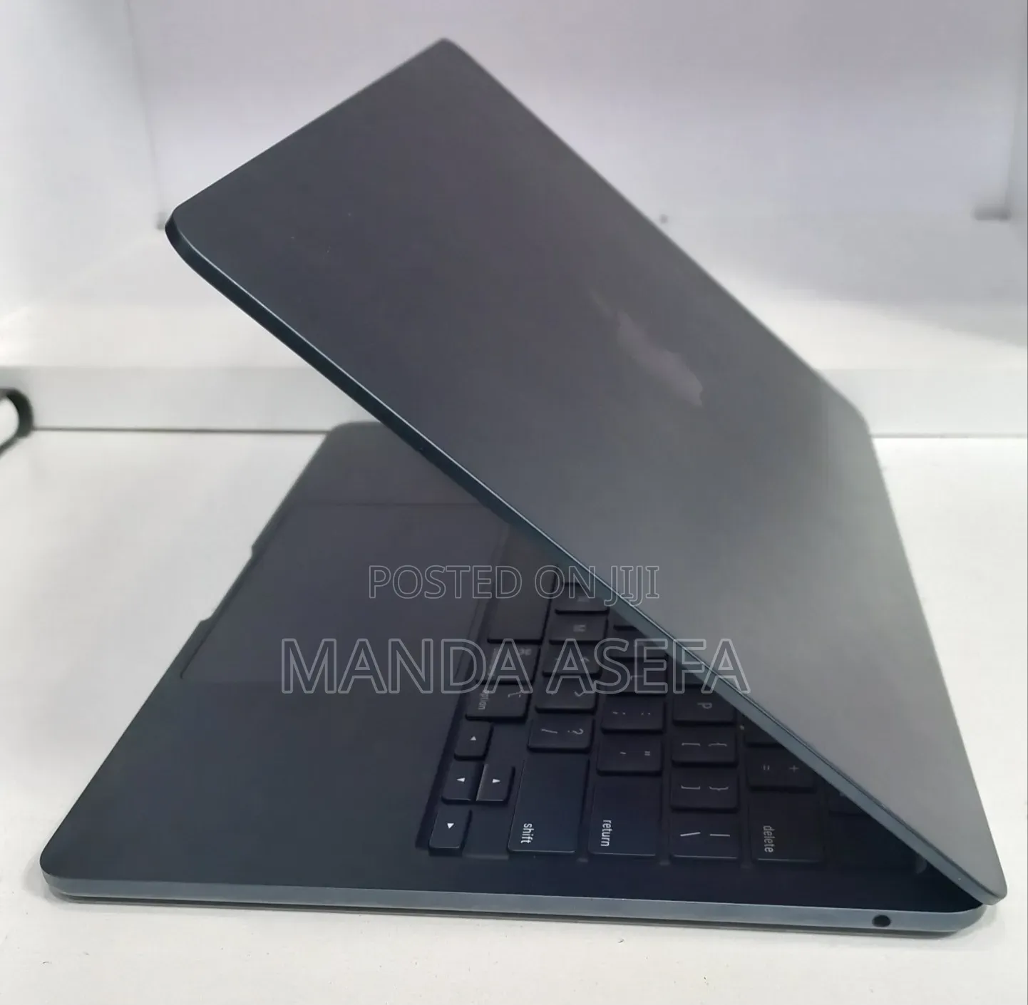 New Laptop Apple MacBook Air 2022 M2 8GB Apple M2 SSD 256GB