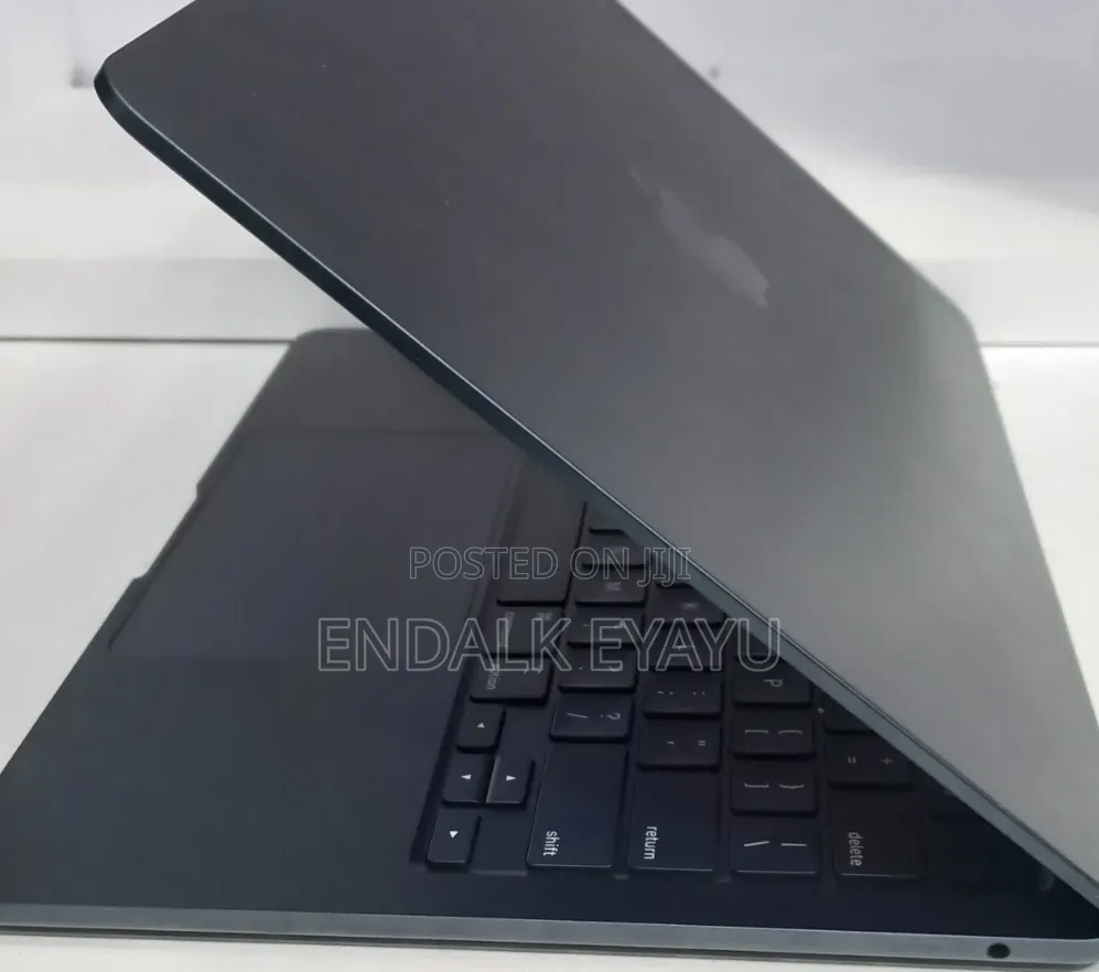 New Laptop Apple MacBook Air 2022 M2 8GB Apple M2 SSD 256GB