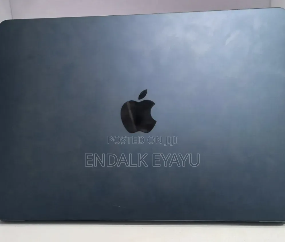 New Laptop Apple MacBook Air 2022 M2 8GB Apple M2 SSD 256GB
