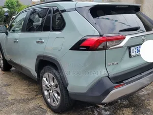 Toyota RAV4 2021 Gray