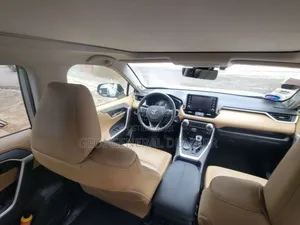 Toyota RAV4 2021 Gray