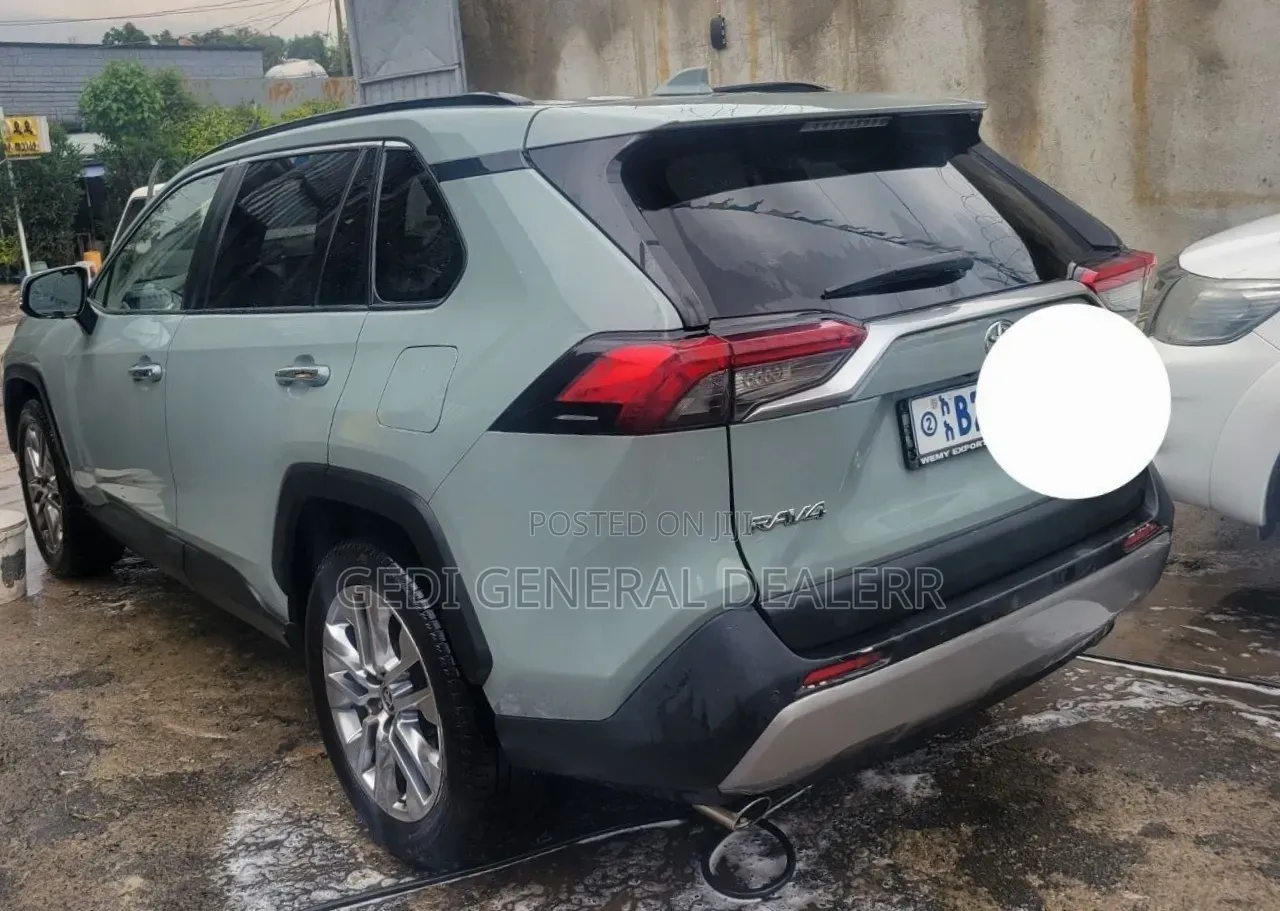 Toyota RAV4 2021 Gray