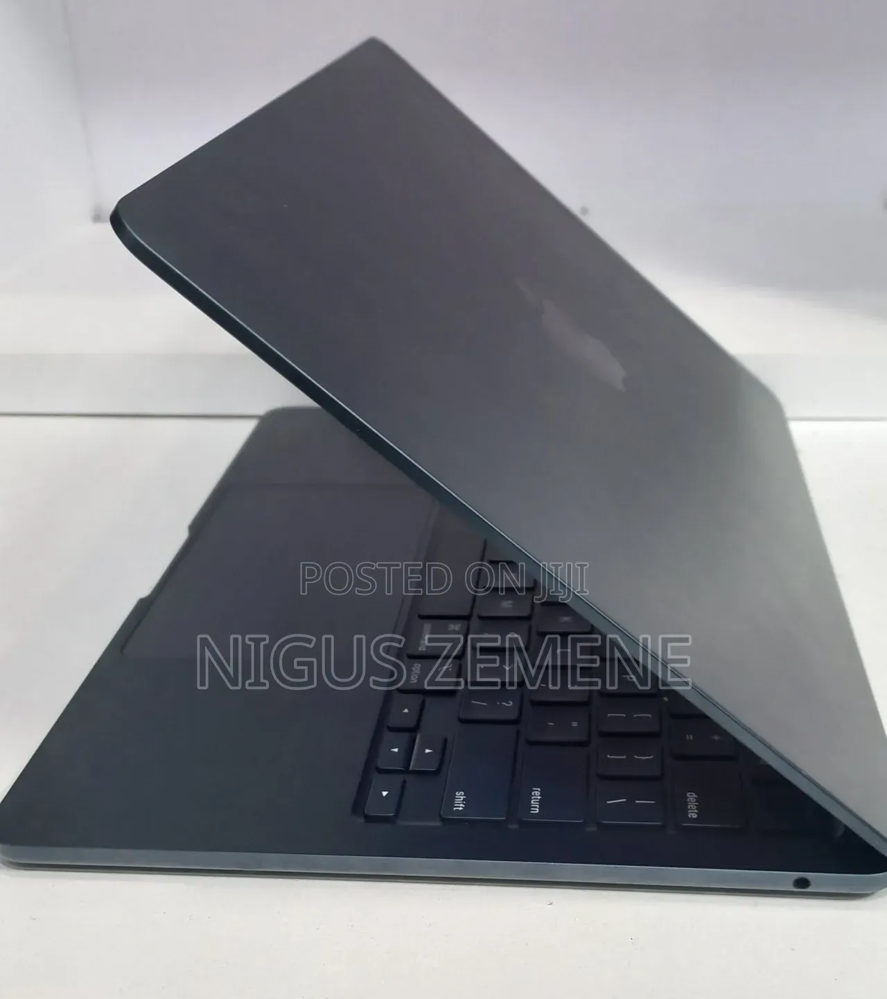New Laptop Apple MacBook Air 2022 M2 8GB SSD 256GB
