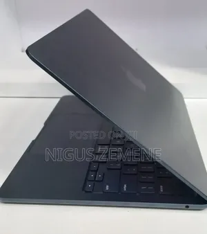 New Laptop Apple MacBook Air 2022 M2 8GB SSD 256GB