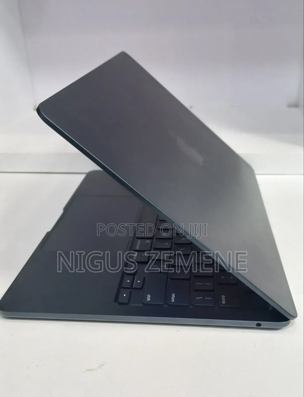 New Laptop Apple MacBook Air 2022 M2 8GB SSD 256GB