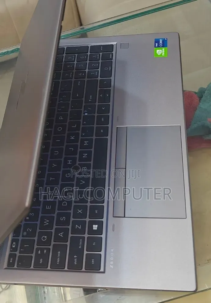 New Laptop HP ZBook Firefly G8 16GB Intel Core i7 SSD 512GB