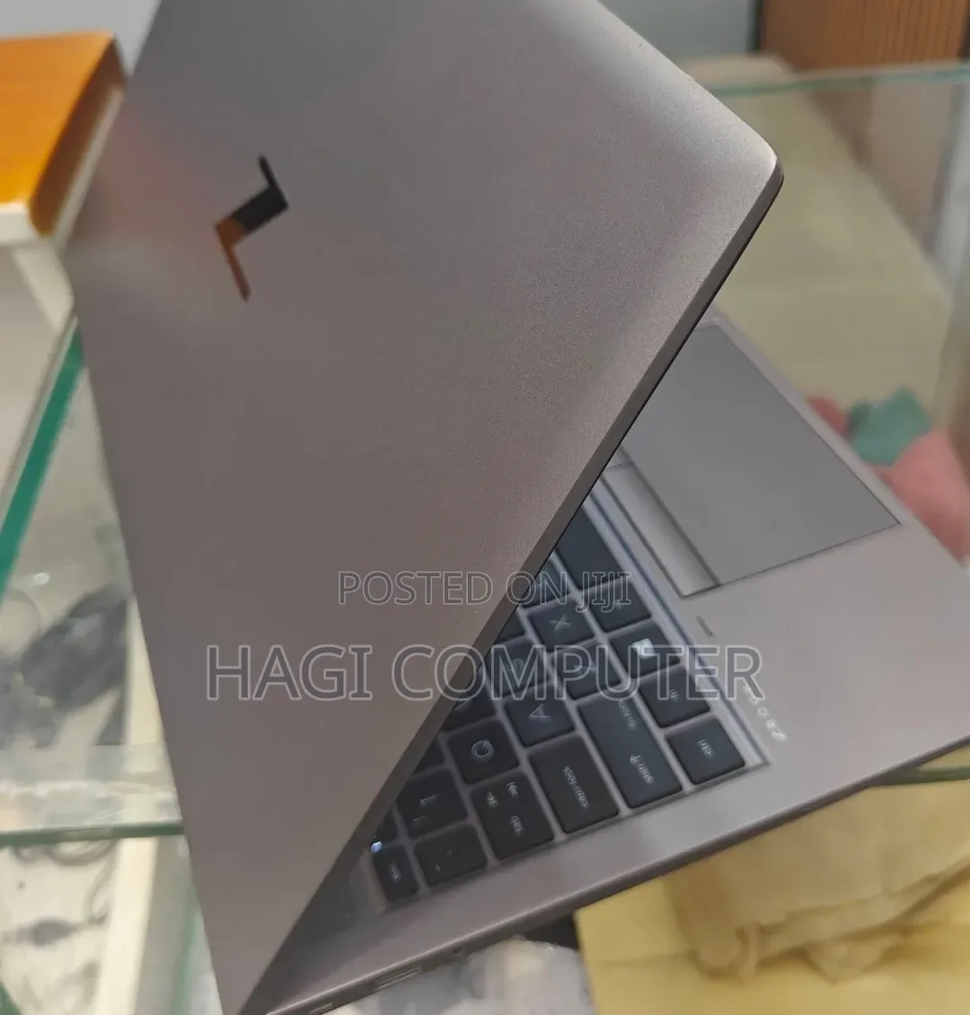 New Laptop HP ZBook Firefly G8 16GB Intel Core i7 SSD 512GB