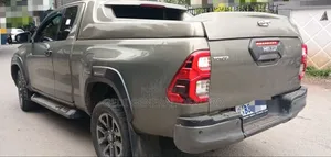 Toyota Hilux 2022 Teal