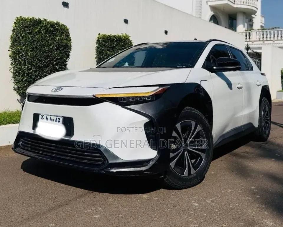 Toyota bZ4X 71.4 kWh FWD 2023 White