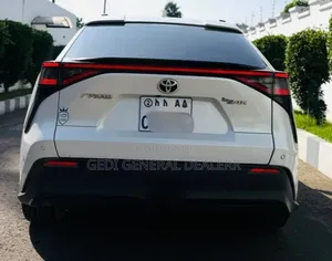 Toyota bZ4X 71.4 kWh FWD 2023 White