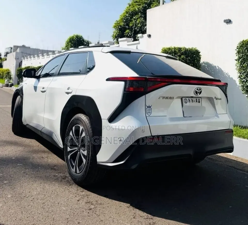 Toyota bZ4X 71.4 kWh FWD 2023 White