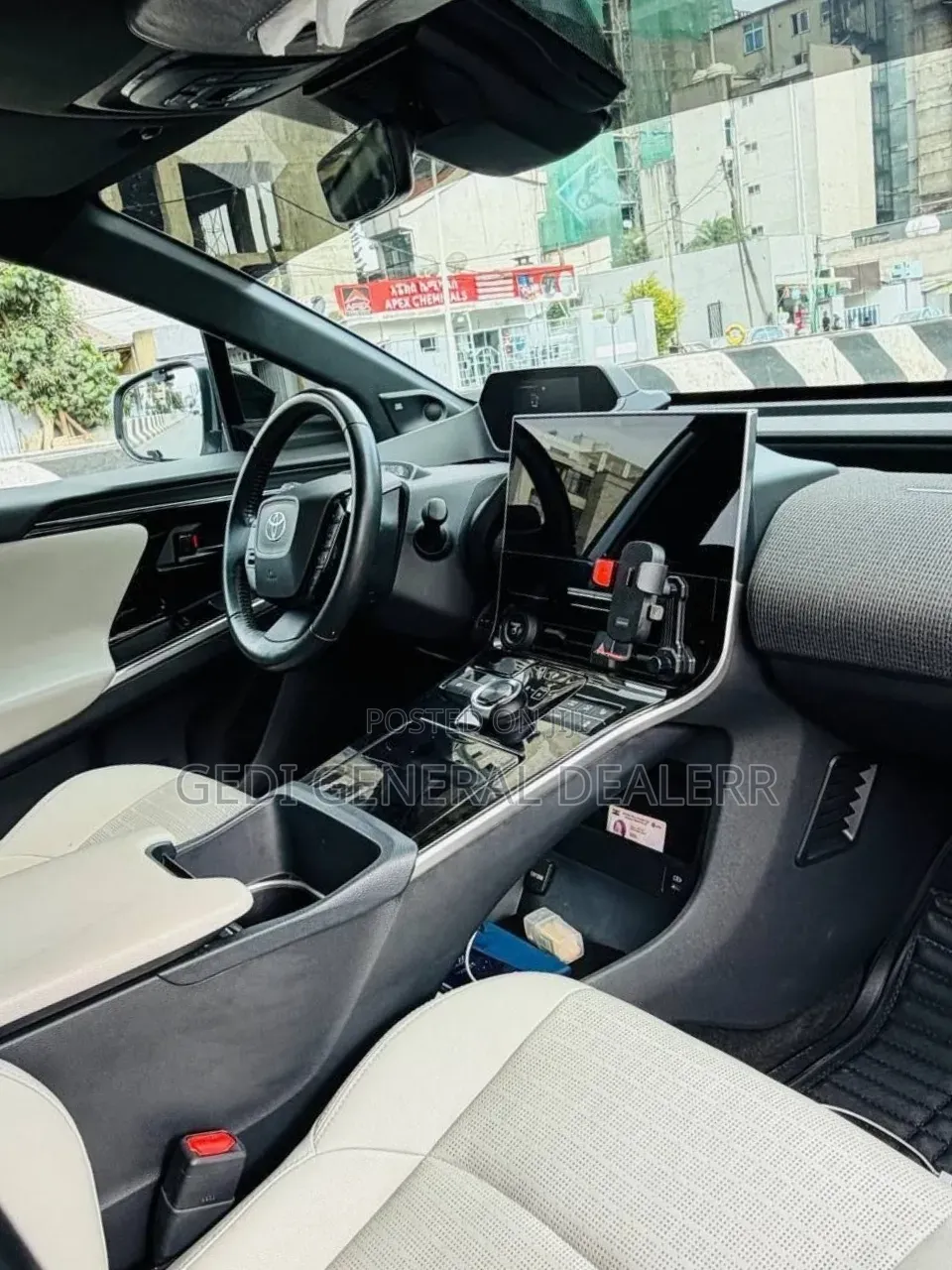Toyota bZ4X 71.4 kWh FWD 2023 White