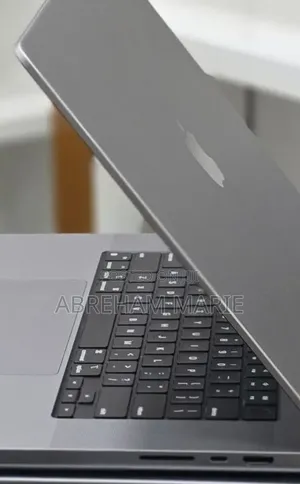 New Laptop Apple MacBook Pro 2021 M1 32GB Apple M1 Pro SSD 512GB