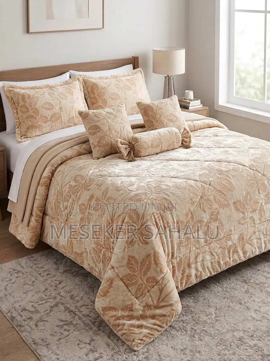 7 PCS Comforter