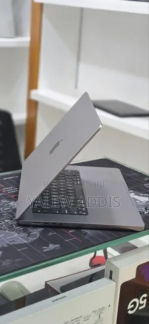New Laptop Apple MacBook Pro 2023 M2 16GB Apple M2 SSD 512GB