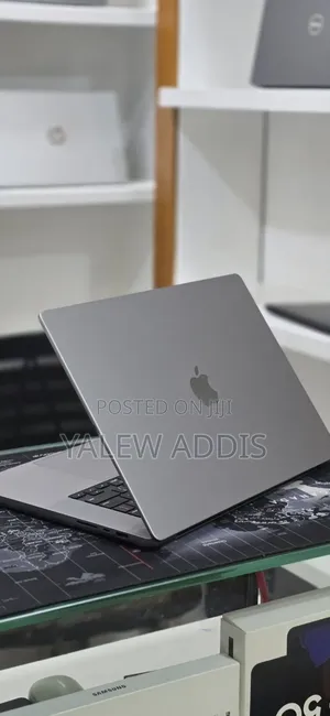New Laptop Apple MacBook Pro 2023 M2 16GB Apple M2 SSD 512GB