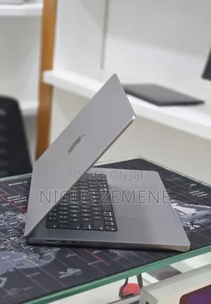 New Laptop Apple MacBook Pro 2023 M2 16GB Apple M2 Ultra SSD 512GB