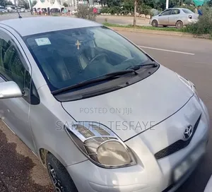 Toyota Yaris 2010 Silver