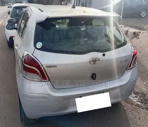 Toyota Yaris 2010 Silver