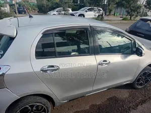 Toyota Yaris 2010 Silver