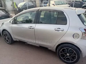 Toyota Yaris 2010 Silver