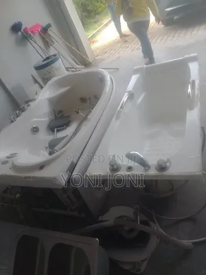 Jacuzzi Bathtub 