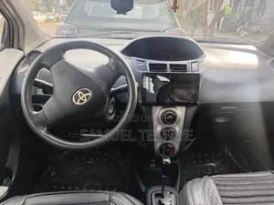 Toyota Yaris 2010 Silver
