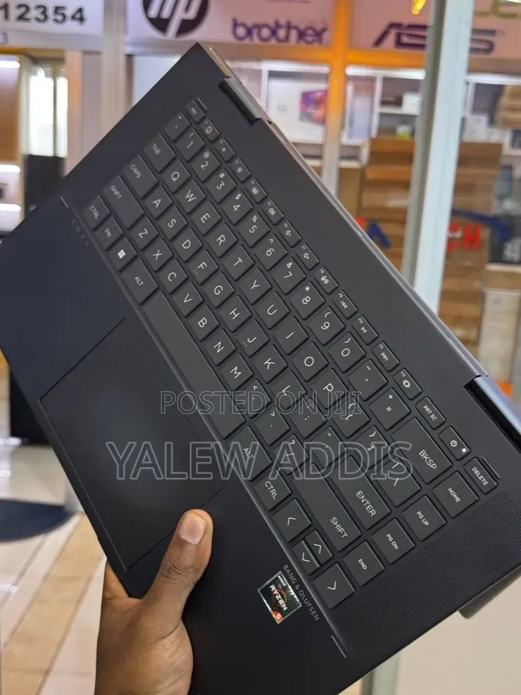New Laptop HP Envy x360 8GB AMD Ryzen 5 SSD 256GB