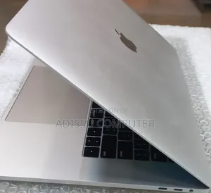 New Laptop Apple MacBook Pro 2018 16GB Intel Core i7 SSD 256GB