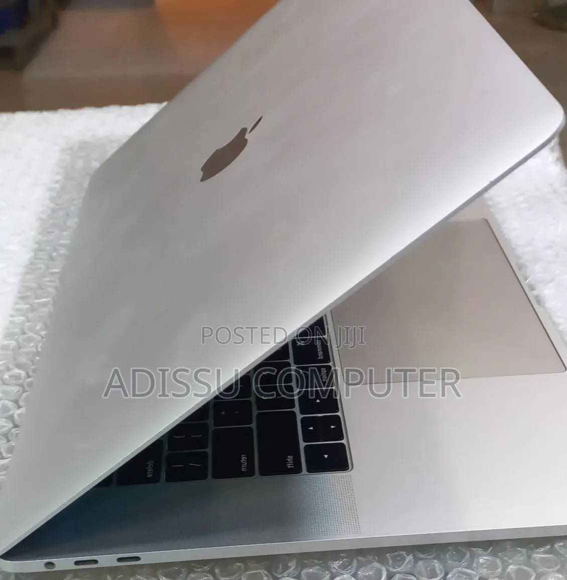 New Laptop Apple MacBook Pro 2018 16GB Intel Core i7 SSD 256GB