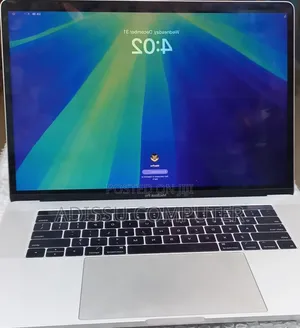 New Laptop Apple MacBook Pro 2018 16GB Intel Core i7 SSD 256GB