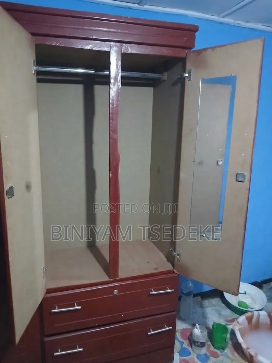 ቁምሳጥን Closets