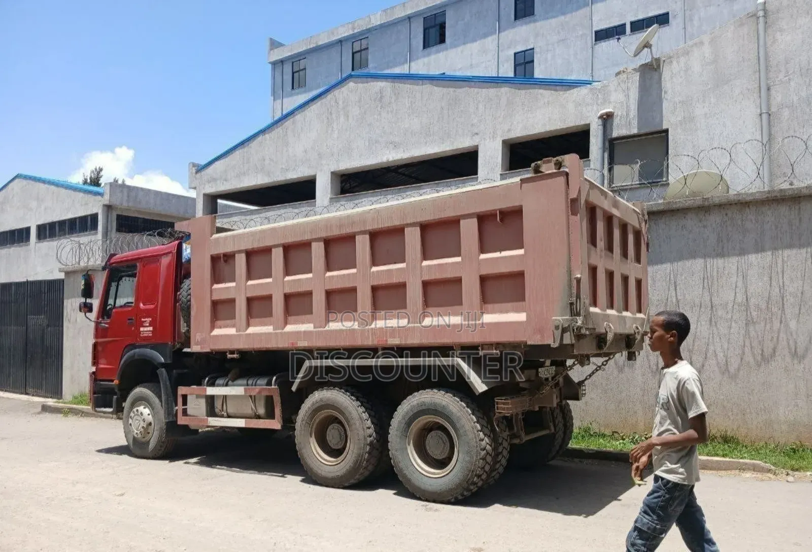 Sinotruk Howo 2022 Red