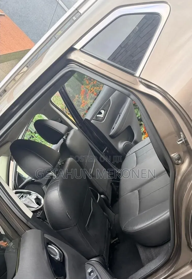 Nissan Qashqai 2017 Gold