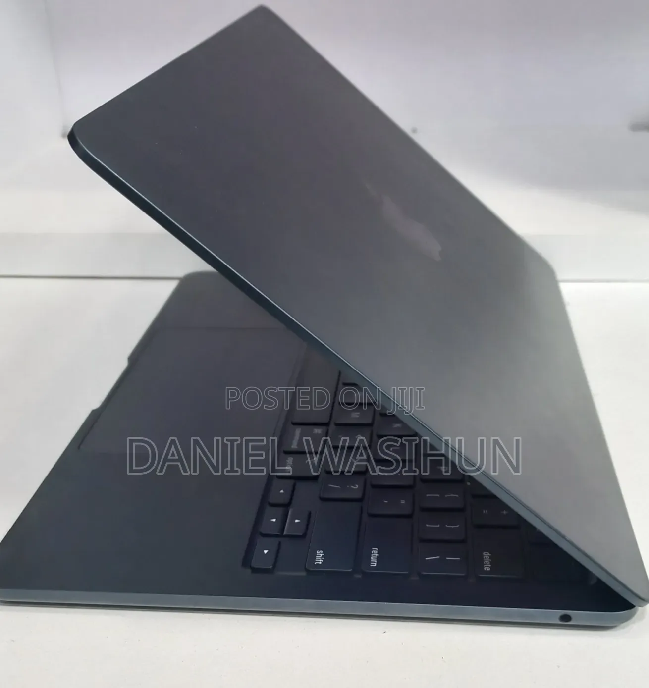 New Laptop Apple MacBook Air 2022 M2 8GB Apple M2 SSD 256GB