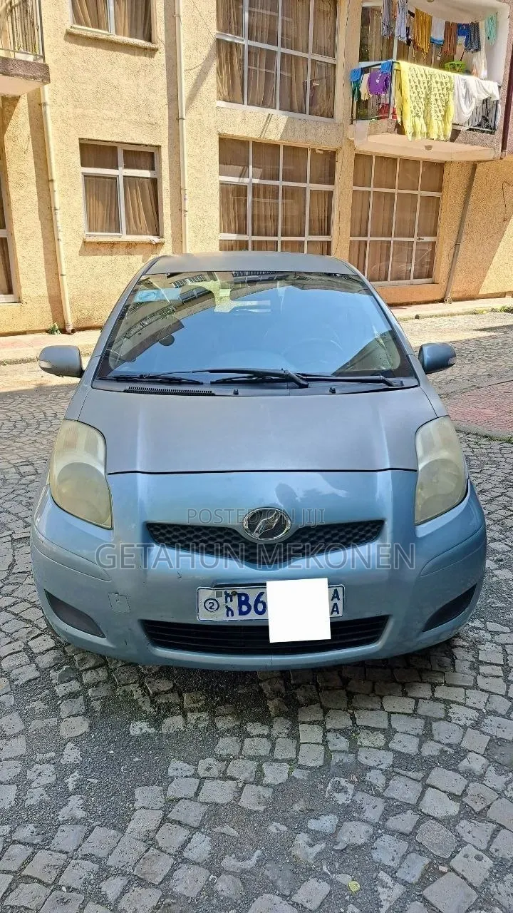 Toyota Yaris 2010 Silver