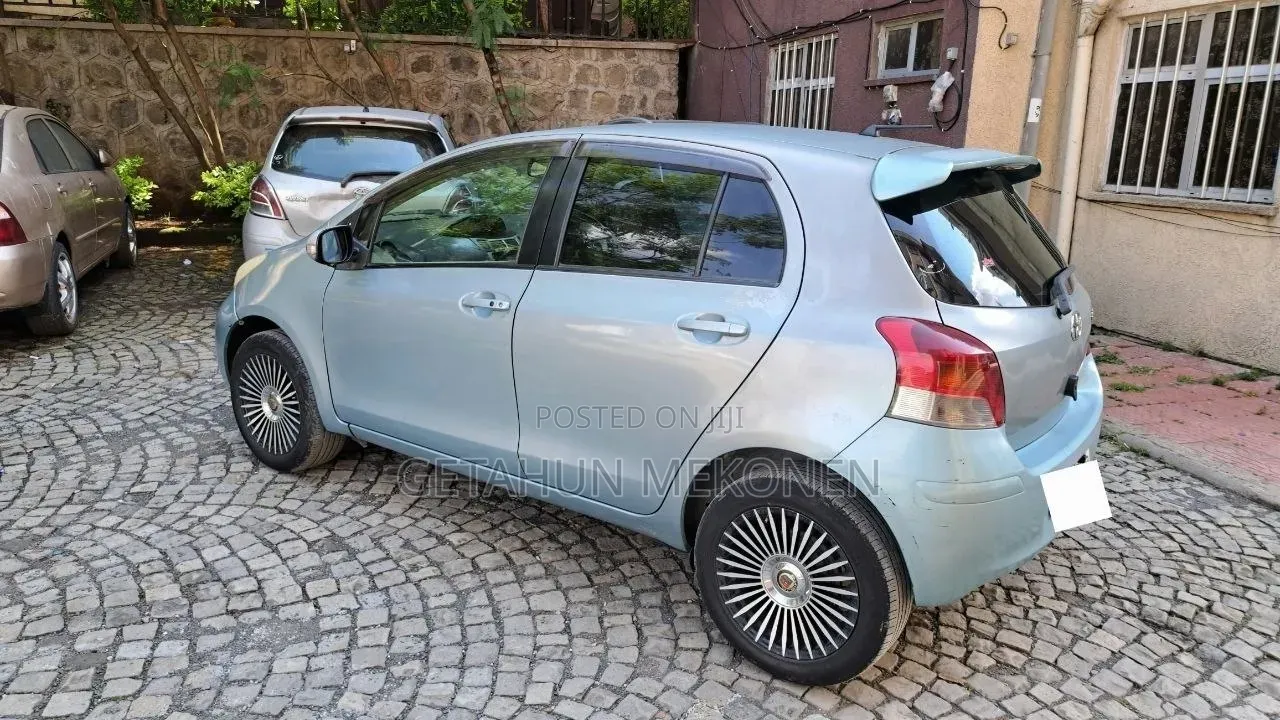 Toyota Yaris 2010 Silver