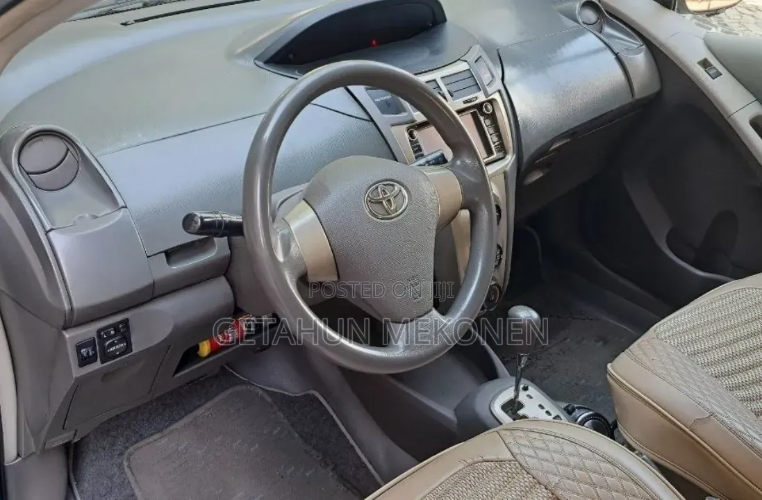 Toyota Yaris 2010 Silver