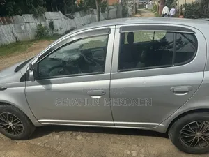 Toyota Vitz 2001 Silver
