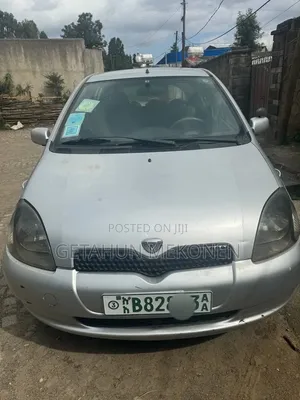 Toyota Vitz 2001 Silver