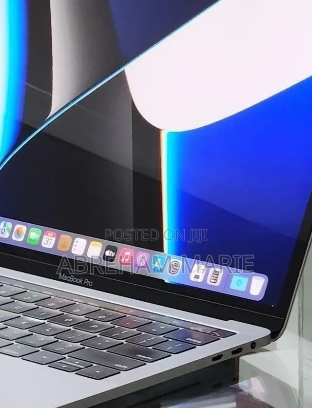New Laptop Apple MacBook Pro 2019 16GB Intel Core i7 SSD 512GB