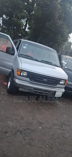 Ford E-350 2007 Silver