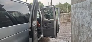 Ford E-350 2007 Silver
