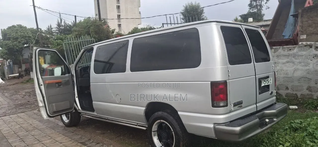 Ford E-350 2007 Silver