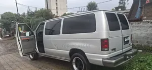 Ford E-350 2007 Silver
