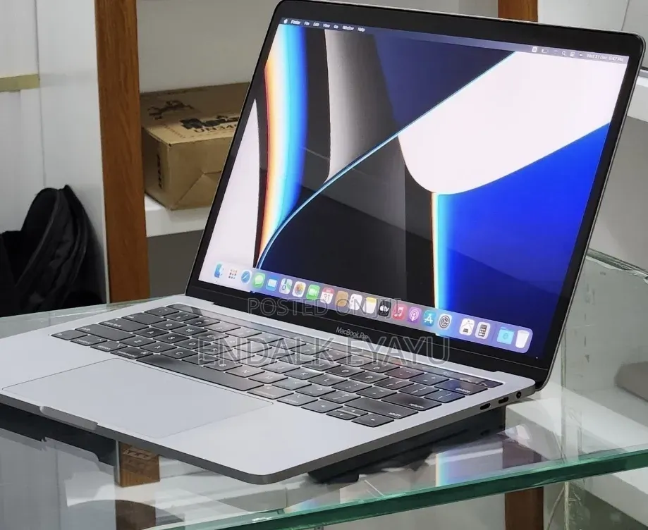 New Laptop Apple MacBook Pro 2019 16GB Intel Core i7 SSD 512GB