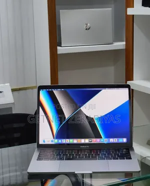 New Laptop Apple MacBook Pro 2019 16GB Intel Core i7 SSD 512GB