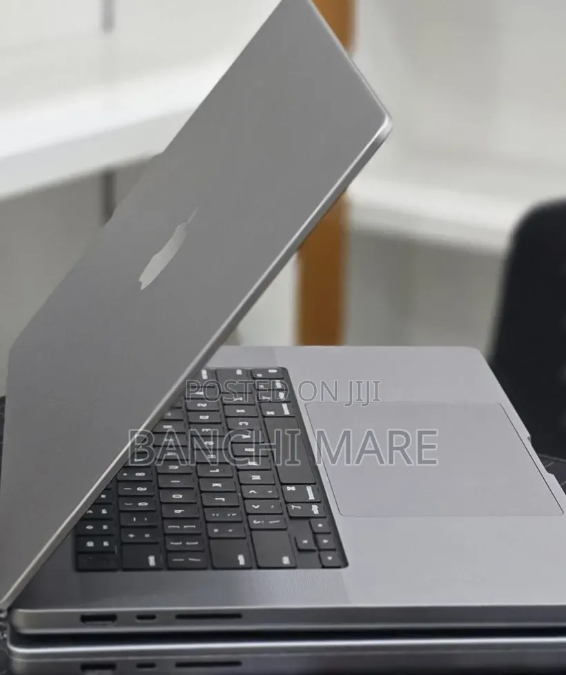 New Laptop Apple MacBook Pro 2021 M1 32GB Apple M1 Pro SSD 512GB